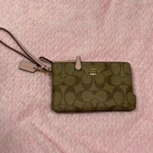 LIKE NEW Coach Clutch